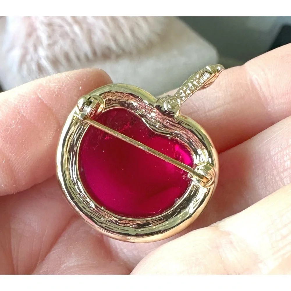 Vintage Sarah Coventry Lucite Jelly Belly Red/Gold Tone Apple Brooch